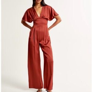 Abercrombie & Fitch Angel Sleeve
Satin Jumpsuit size S